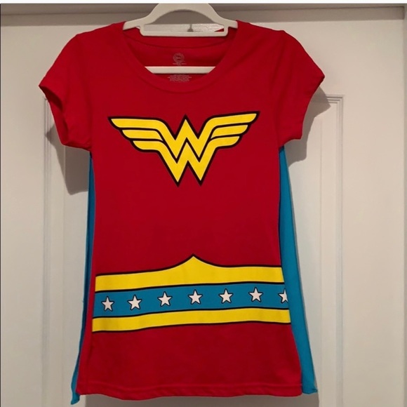 DC Comics Wonder Women T-Shirt w/Cape - Picture 1 of 5